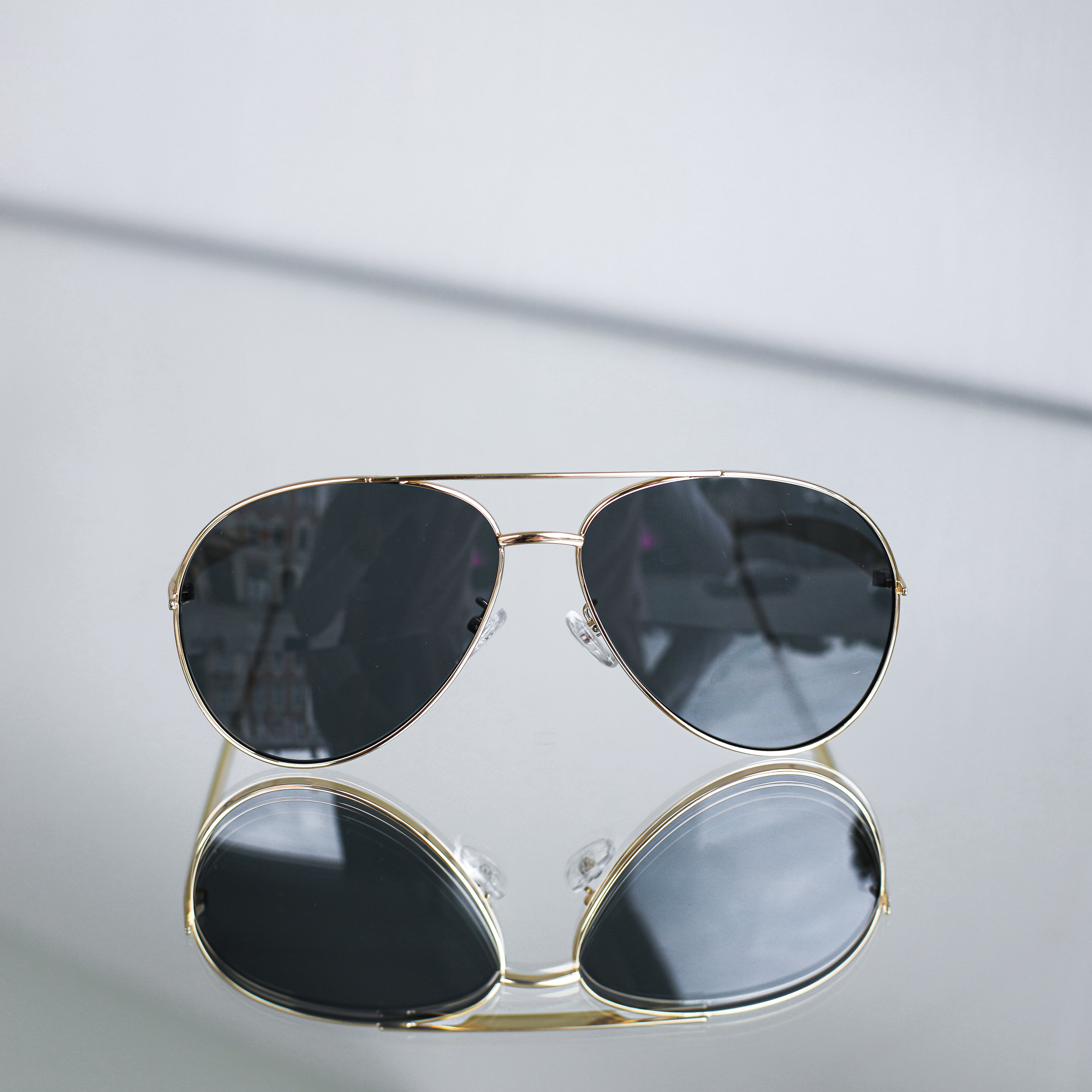 Saulesbrilles Lidojums W