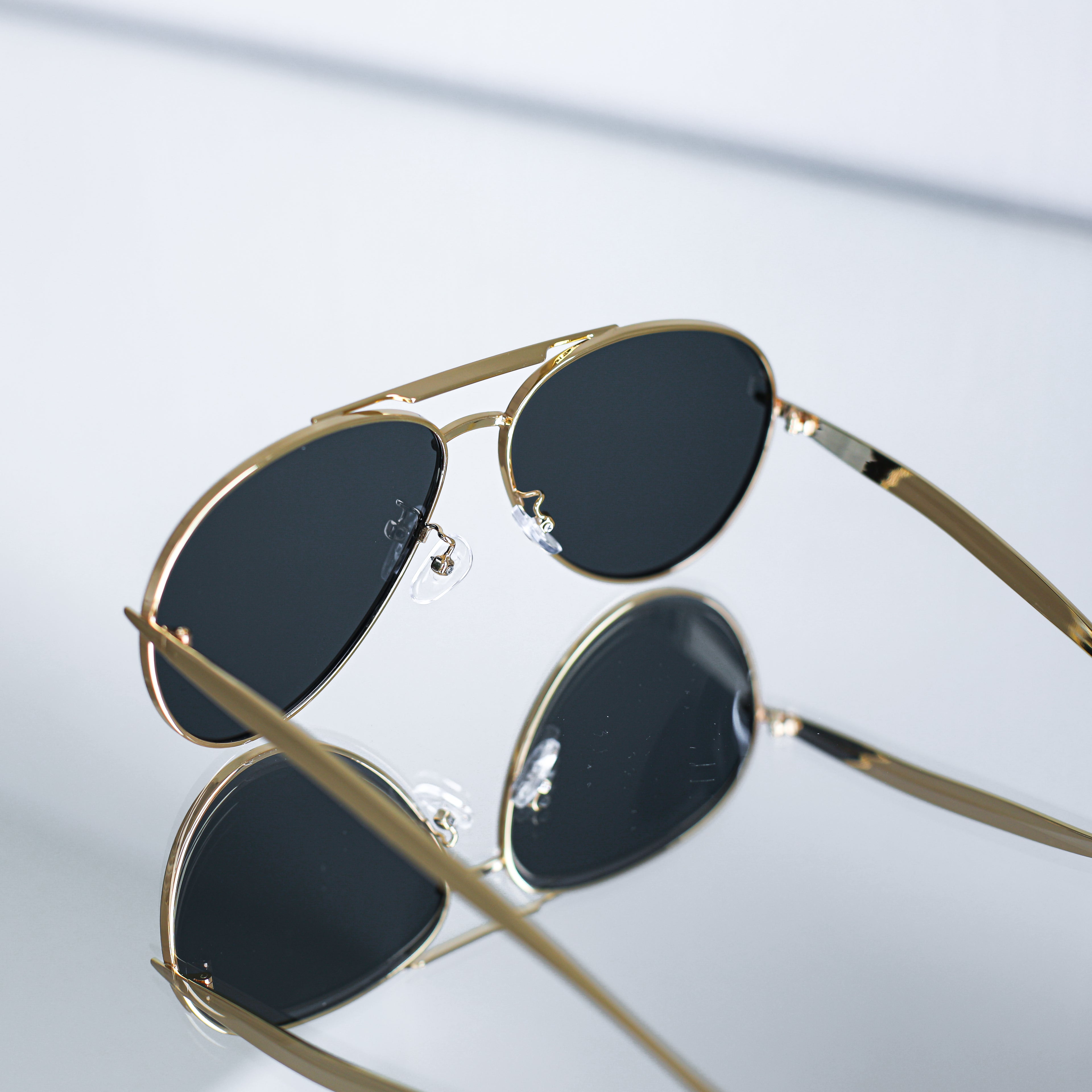 Saulesbrilles Lidojums W