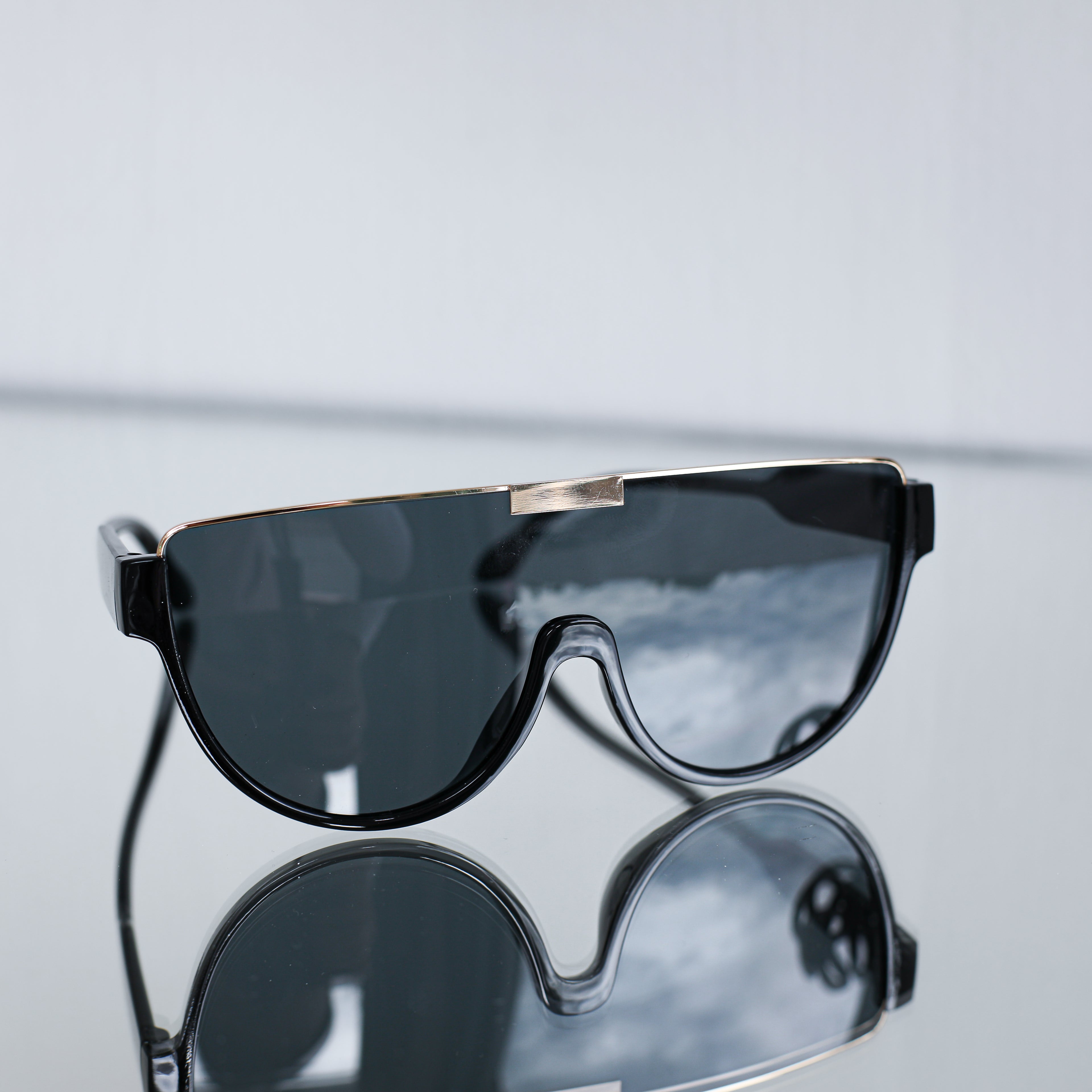 Saulesbrilles Pārliecība