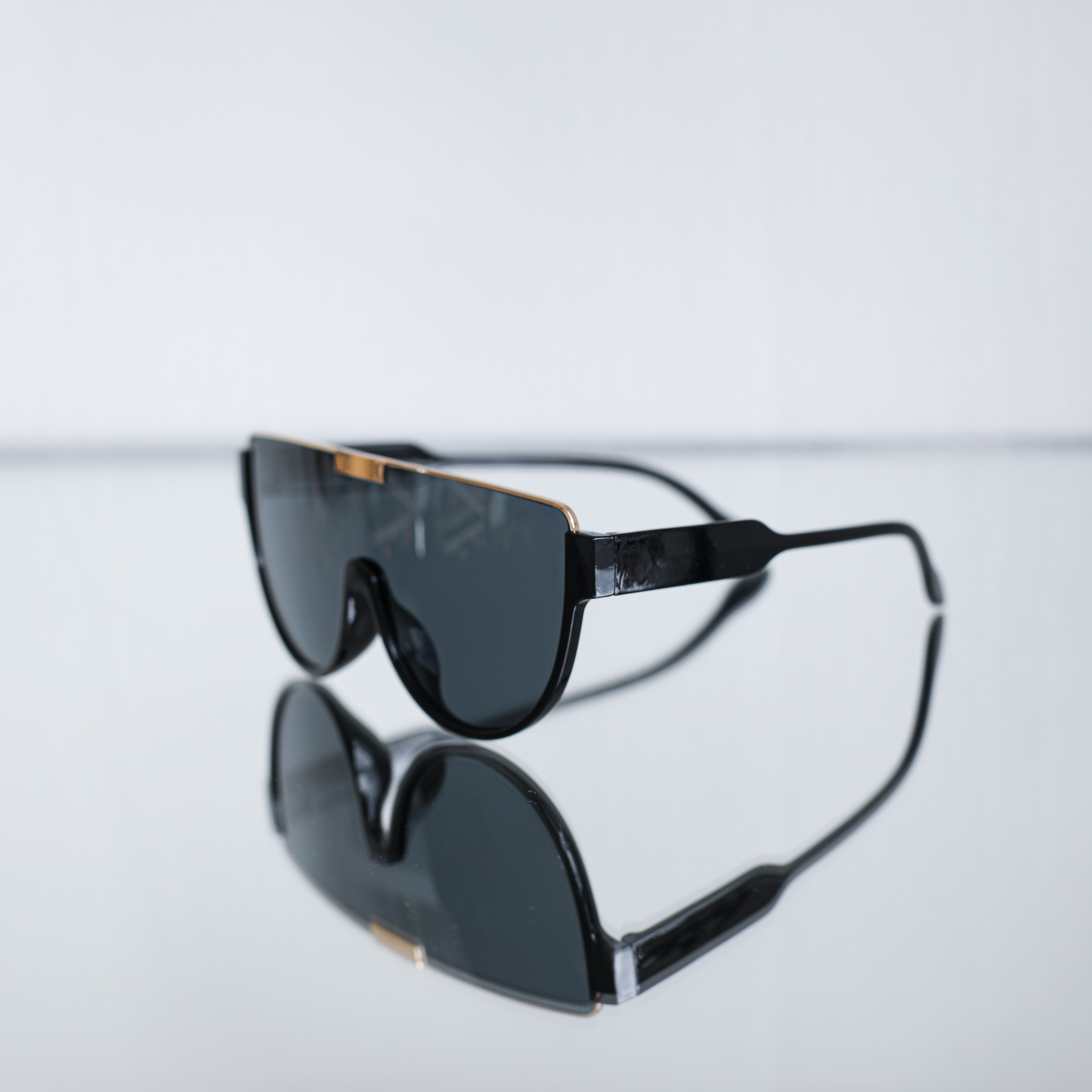 Saulesbrilles Pārliecība