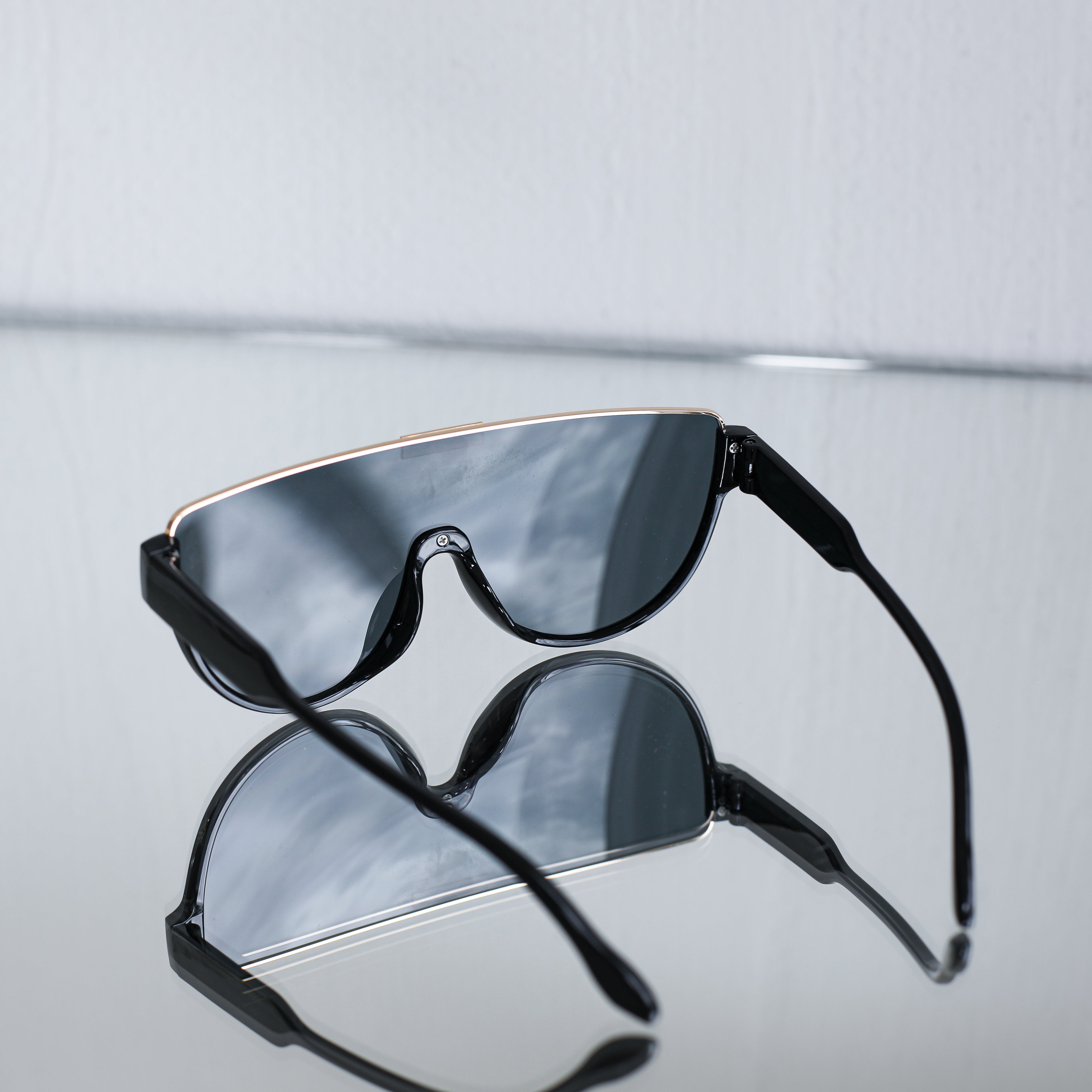 Saulesbrilles Pārliecība