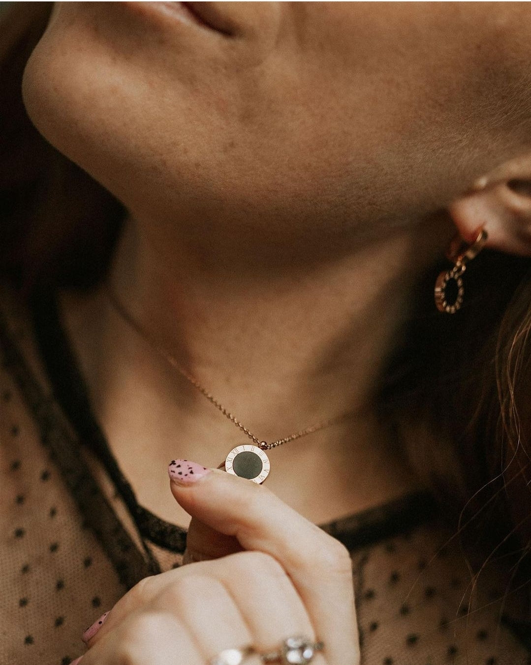 Apzeltīts rotu komplekts, neizraisa alerģiju, kvalitatīvs zelts, neapsūbē, mitrumizturīgs. Drošs pirkums, ātra piegāde, plašs sortiments, vienkāršota atgriešana…