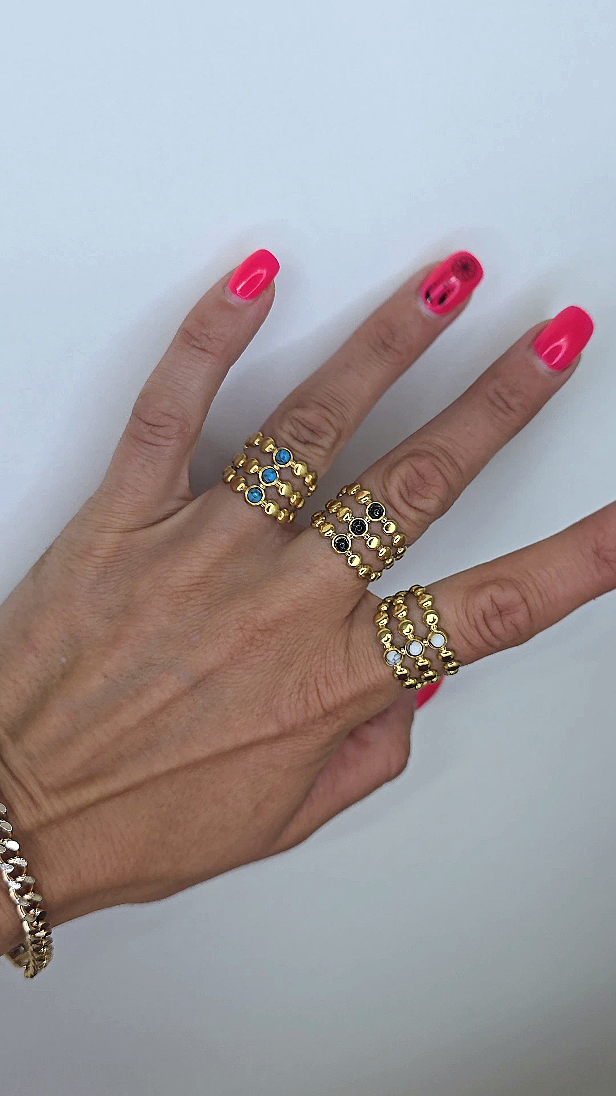 Apzeltīts gredzens, neizraisa alerģiju, kvalitatīvs, neapsūbē, mitrumizturīgs gredzens. Drošs pirkums, ātra piegāde, plašs sortiments, vienkāršota atgriešana. K…