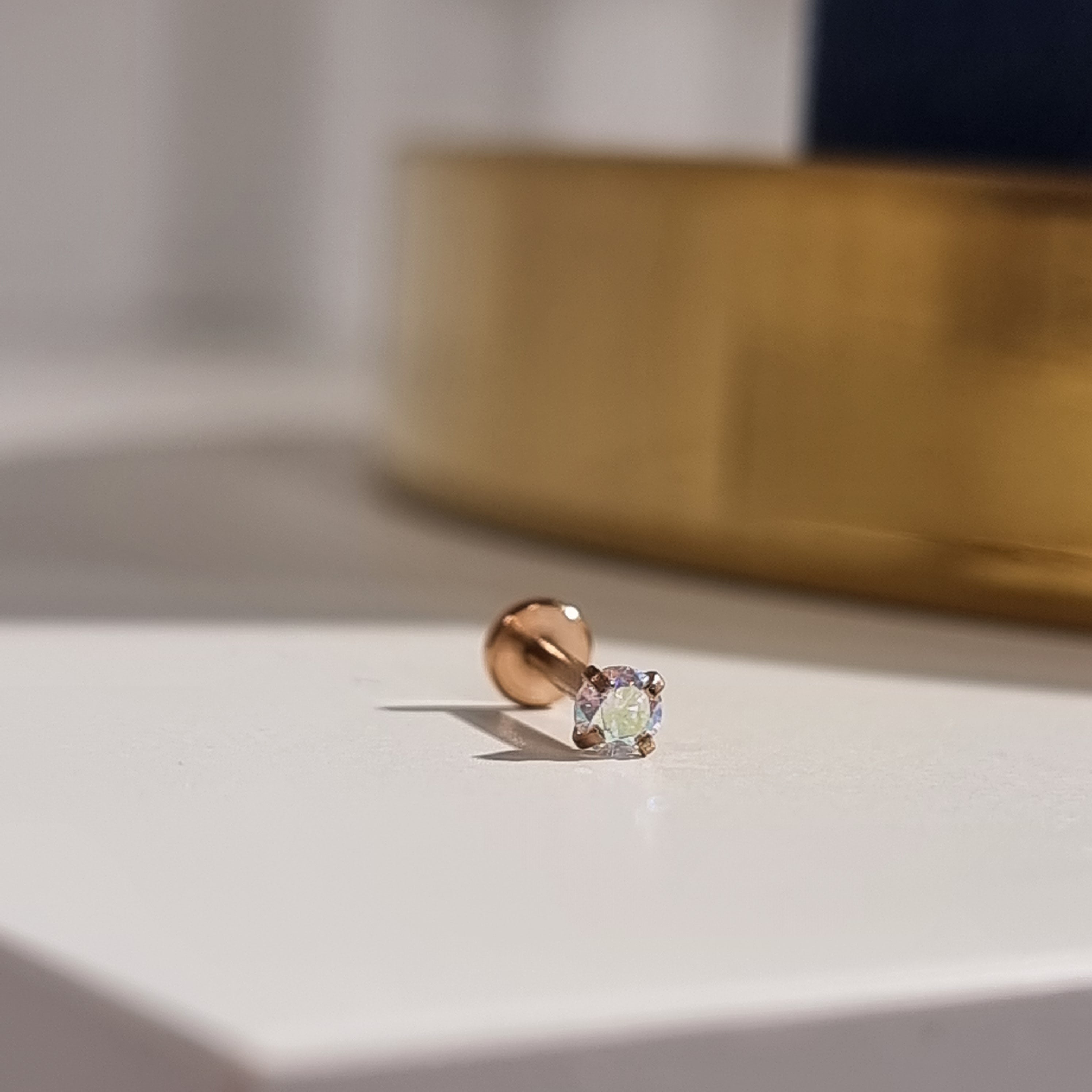 Pīrsings "Viens kristāliņš"