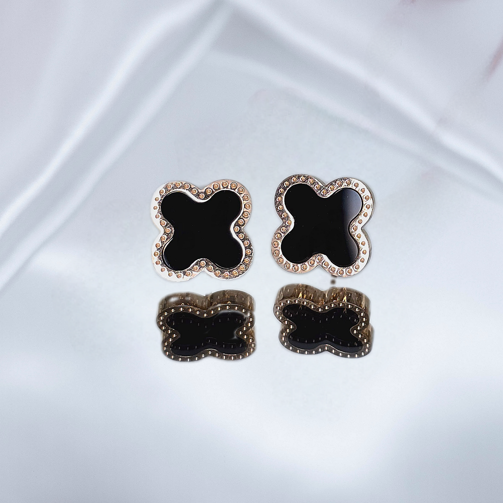 Rotu komplekts klasiskais Clover melns vai balts/arī atsevišķi