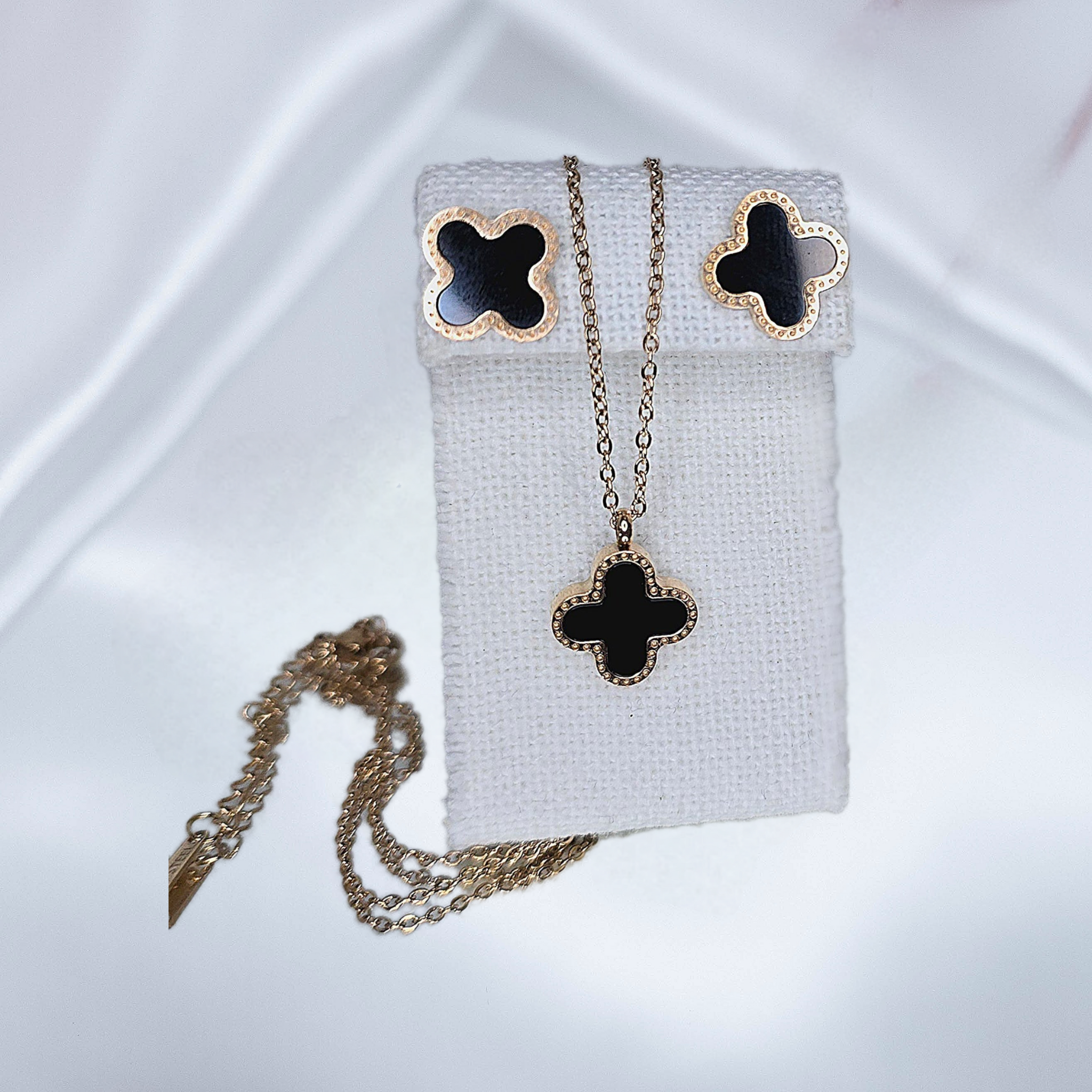 Rotu komplekts klasiskais Clover melns vai balts/arī atsevišķi