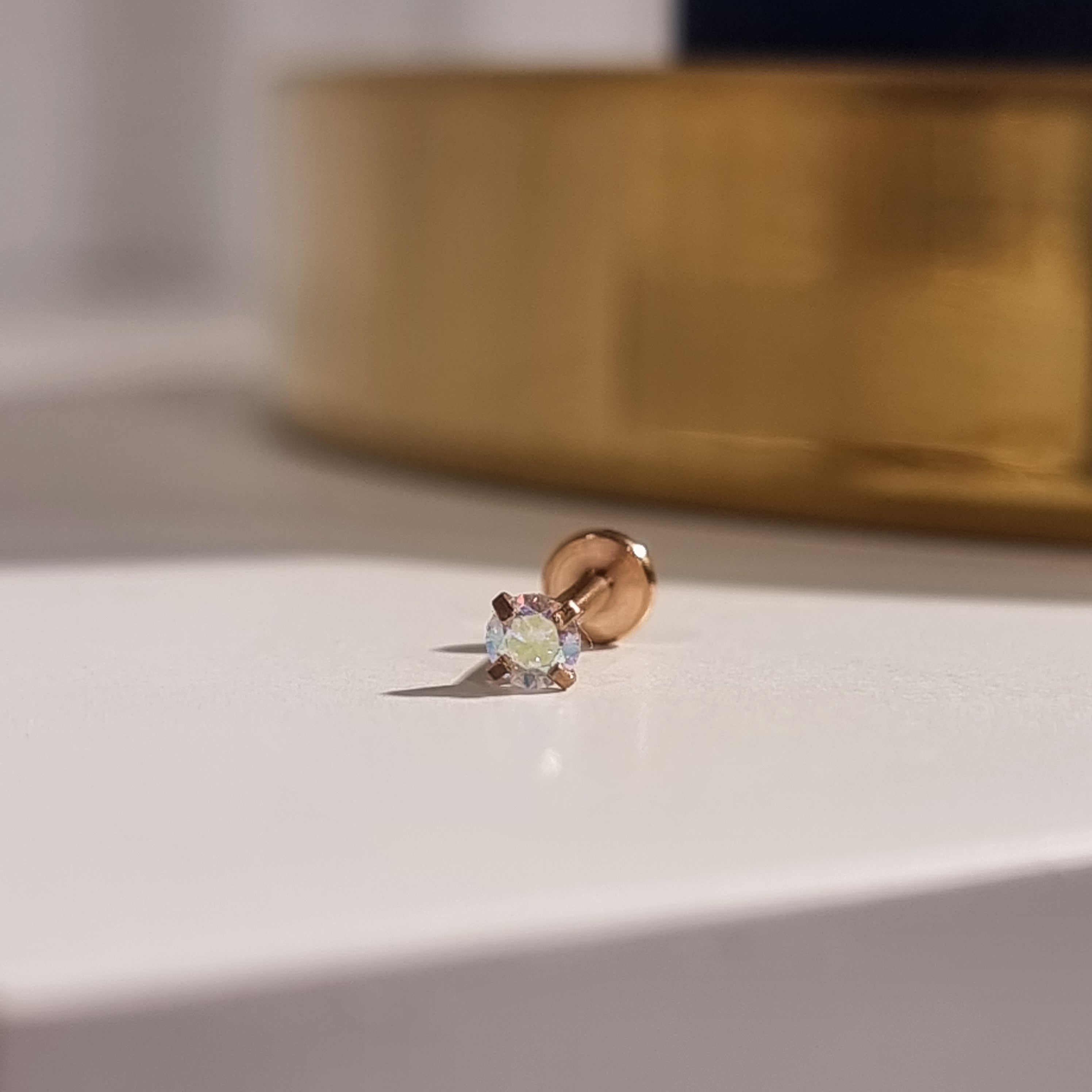 Pīrsings "Viens kristāliņš"