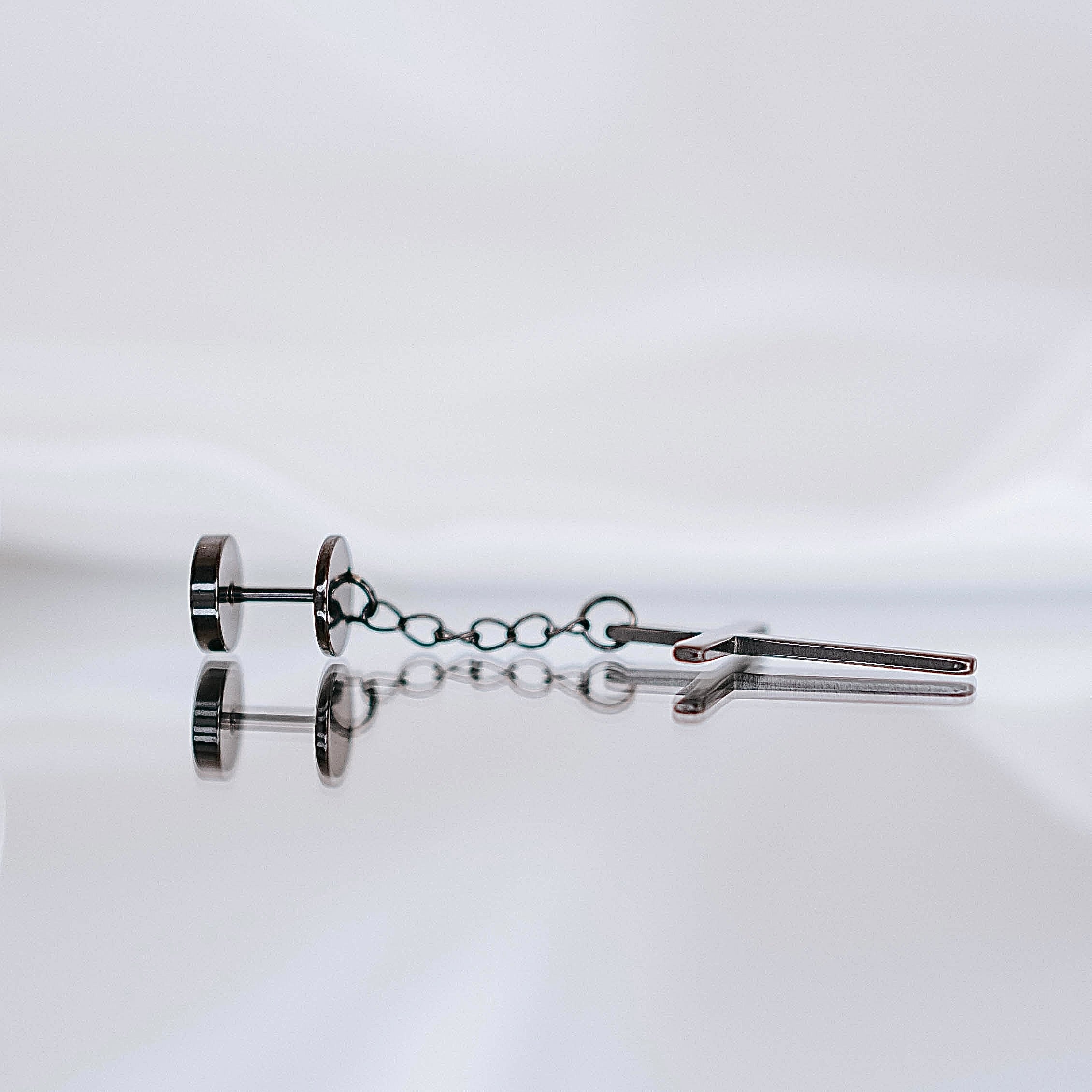 Pīrsings "Black Cross"