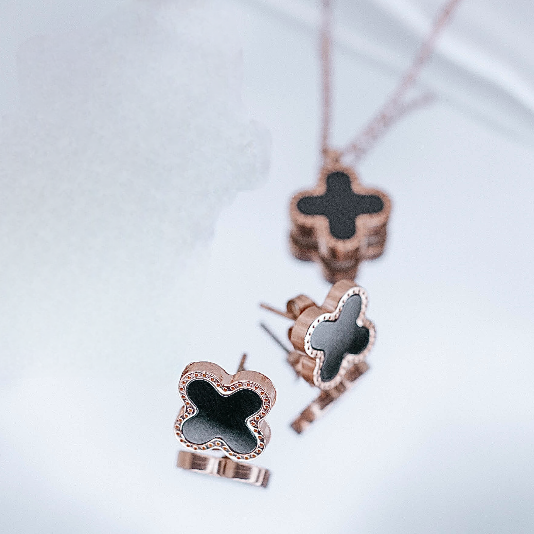 Rotu komplekts klasiskais Clover melns vai balts/arī atsevišķi