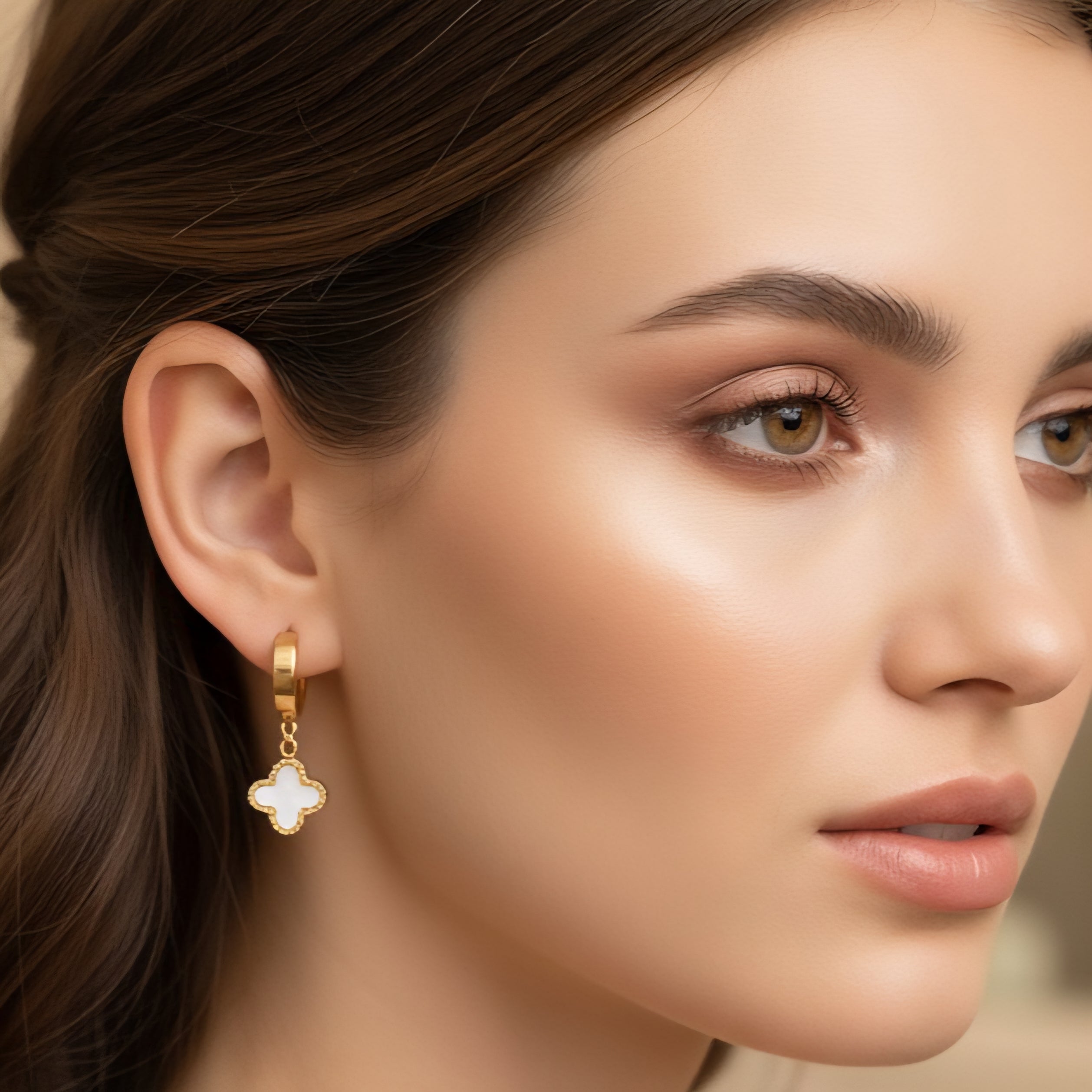 Auskari &quot;White clover&quot;