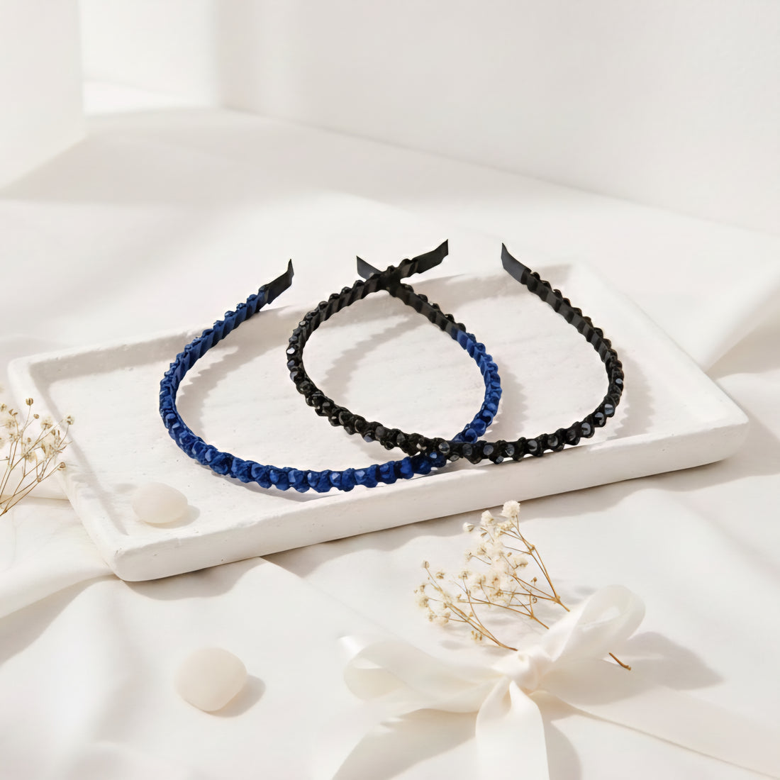 Matu stīpiņa "Mazie elegantie kristāli" melna vai zila