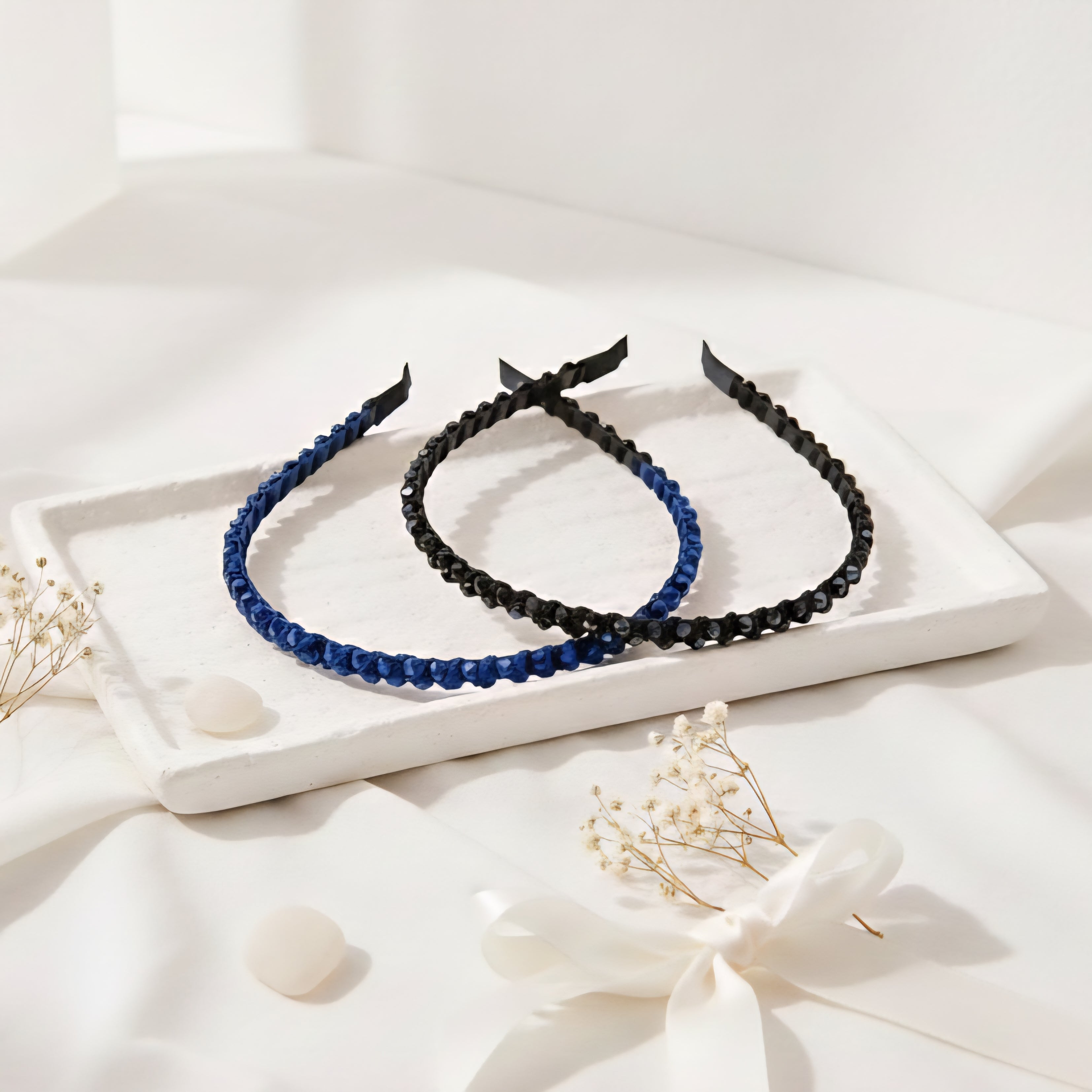 Matu stīpiņa "Mazie elegantie kristāli" melna vai zila