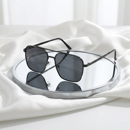 Saulesbrilles Melnais atspulgs