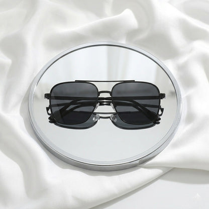 Saulesbrilles Melnais atspulgs