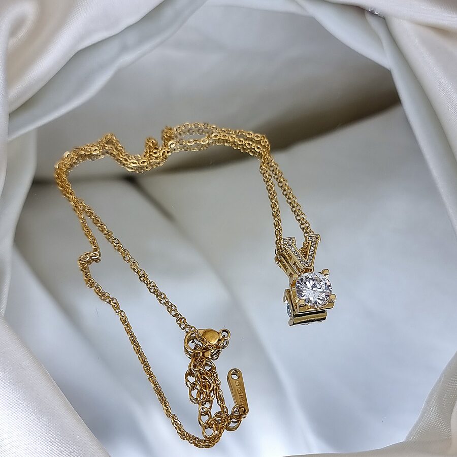 Necklace &quot;Crystal - V&quot;
