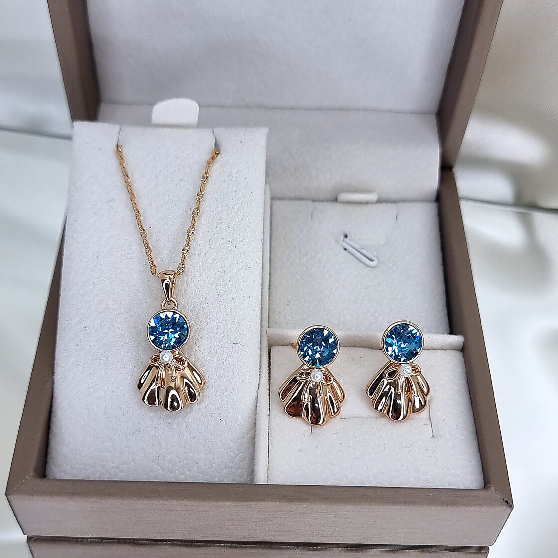 Jewelry set &quot;Blue wings and pearl&quot;