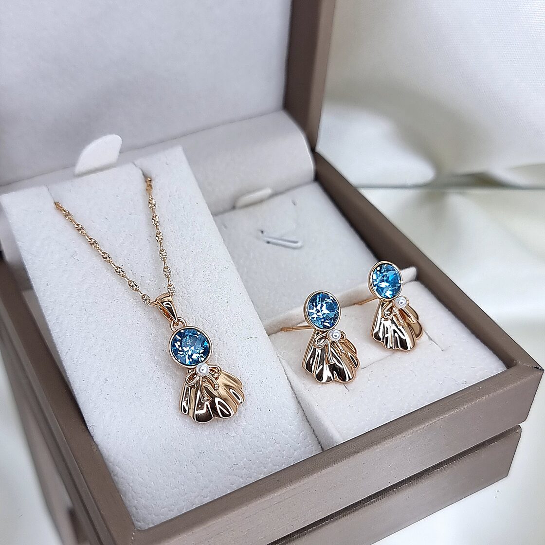 Jewelry set &quot;Blue wings and pearl&quot;