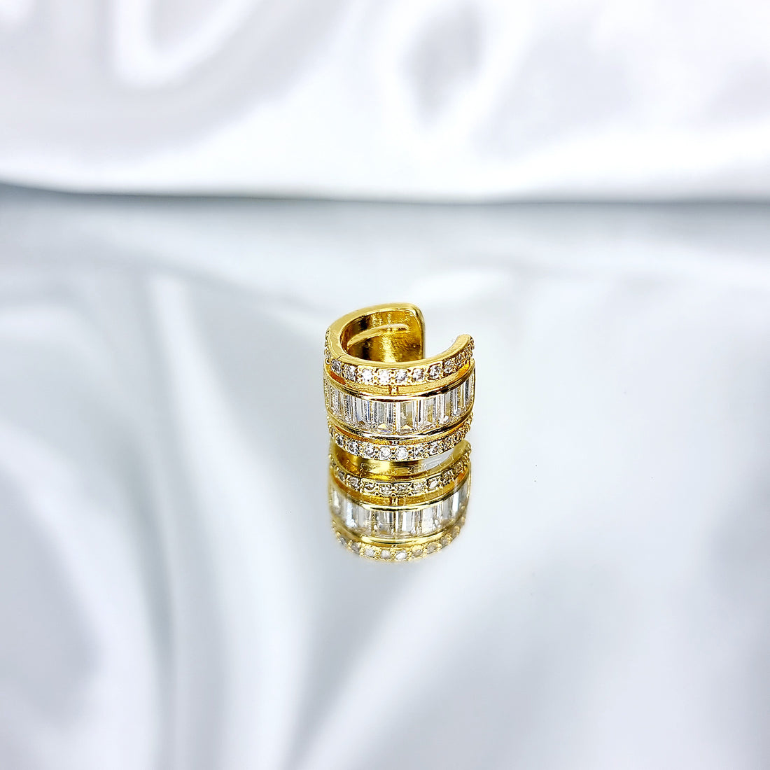 Apzeltīts pīrsings, neizraisa alerģiju, kvalitatīvi pīrsingi, neapsūbē, mitrumizturīgi. Drošs pirkums, ātra piegāde, plašs sortiments, vienkārša atgriešana. Deg…