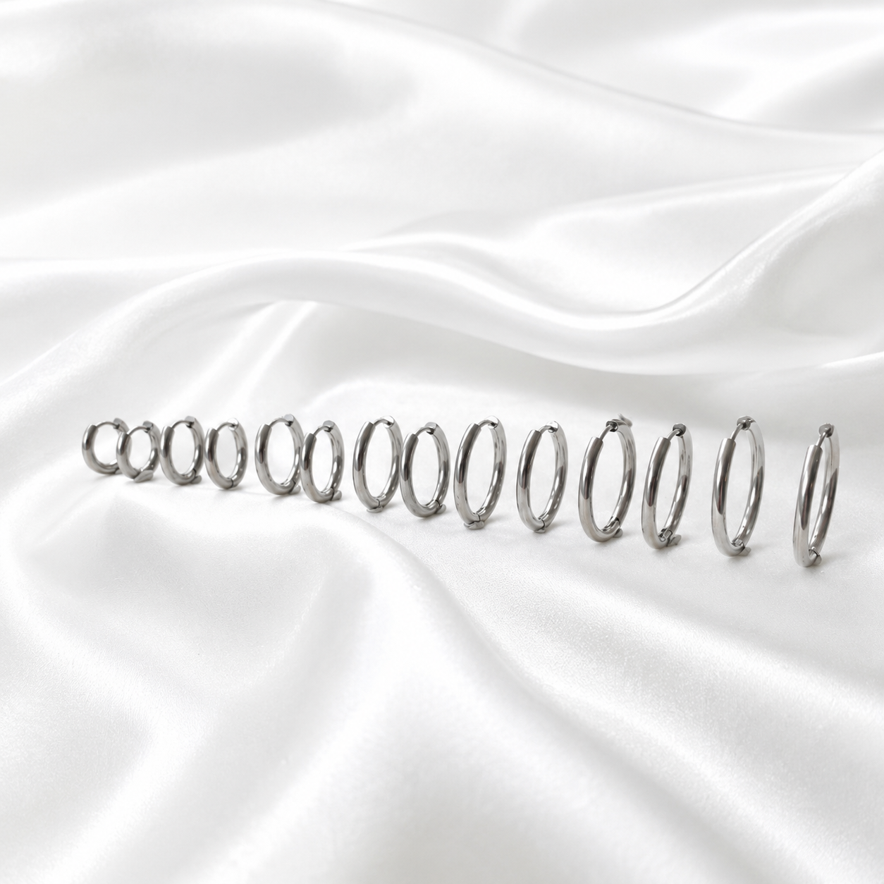 Auskari 7 size Smooth White Gold