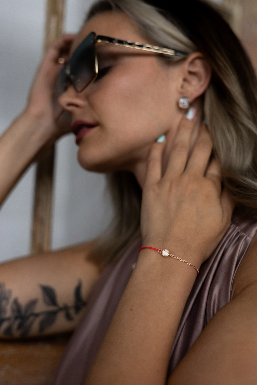 Rokassprādze &quot; Sarkanais diegs &quot;