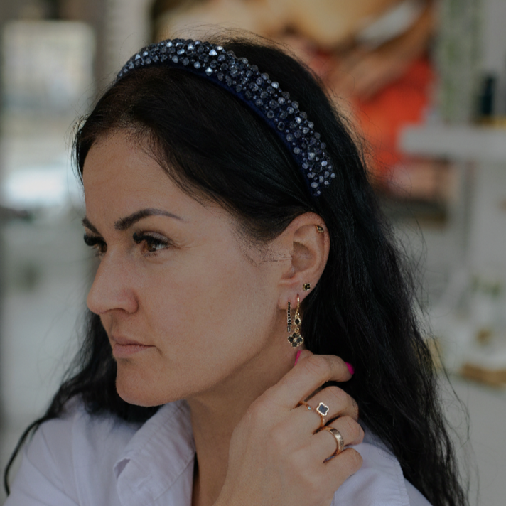 Matu stīpiņa &quot;Elegantais kristāls&quot; tumši zila