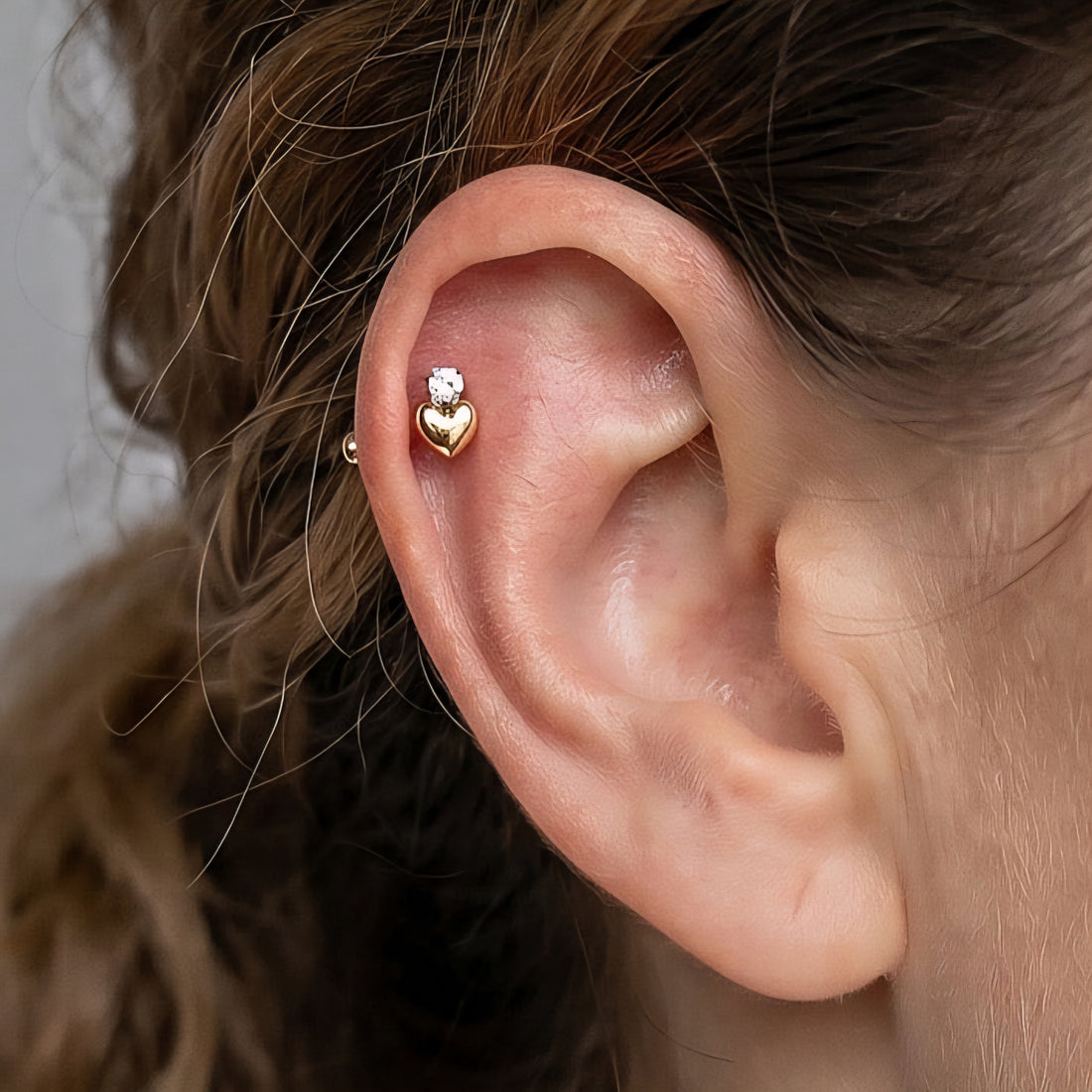 Pīrsings ausij "Mazā sirsniņa"