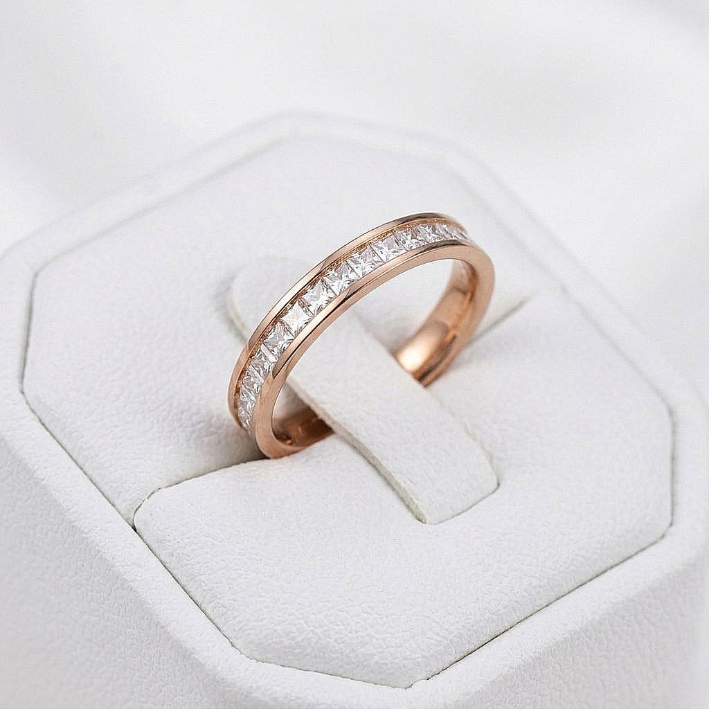 Gredzens "Viena kristālu rinda"