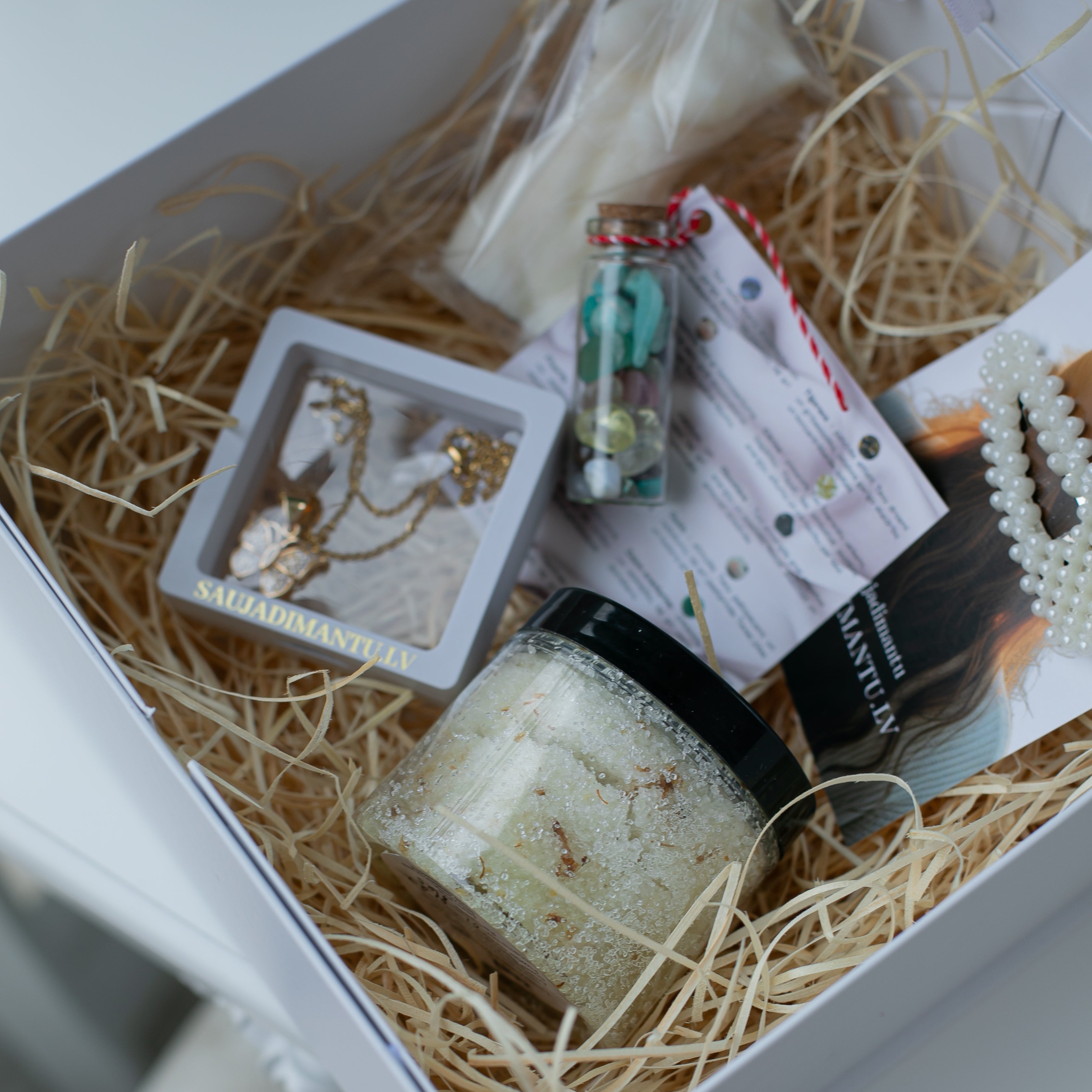 Dāvanu komplekts &quot;Pārpilnība ar kaklarotu&quot;