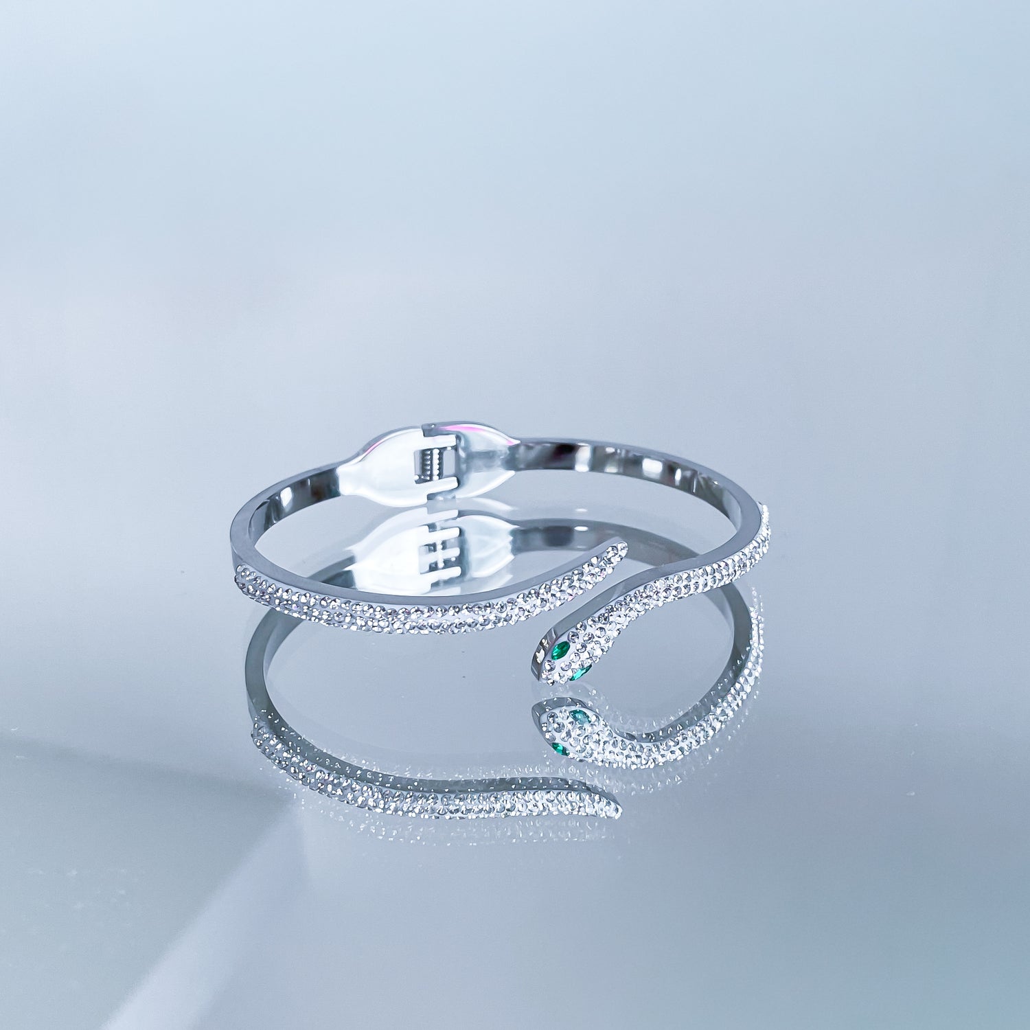 Rokassprādze "Bright snake with green eyes"