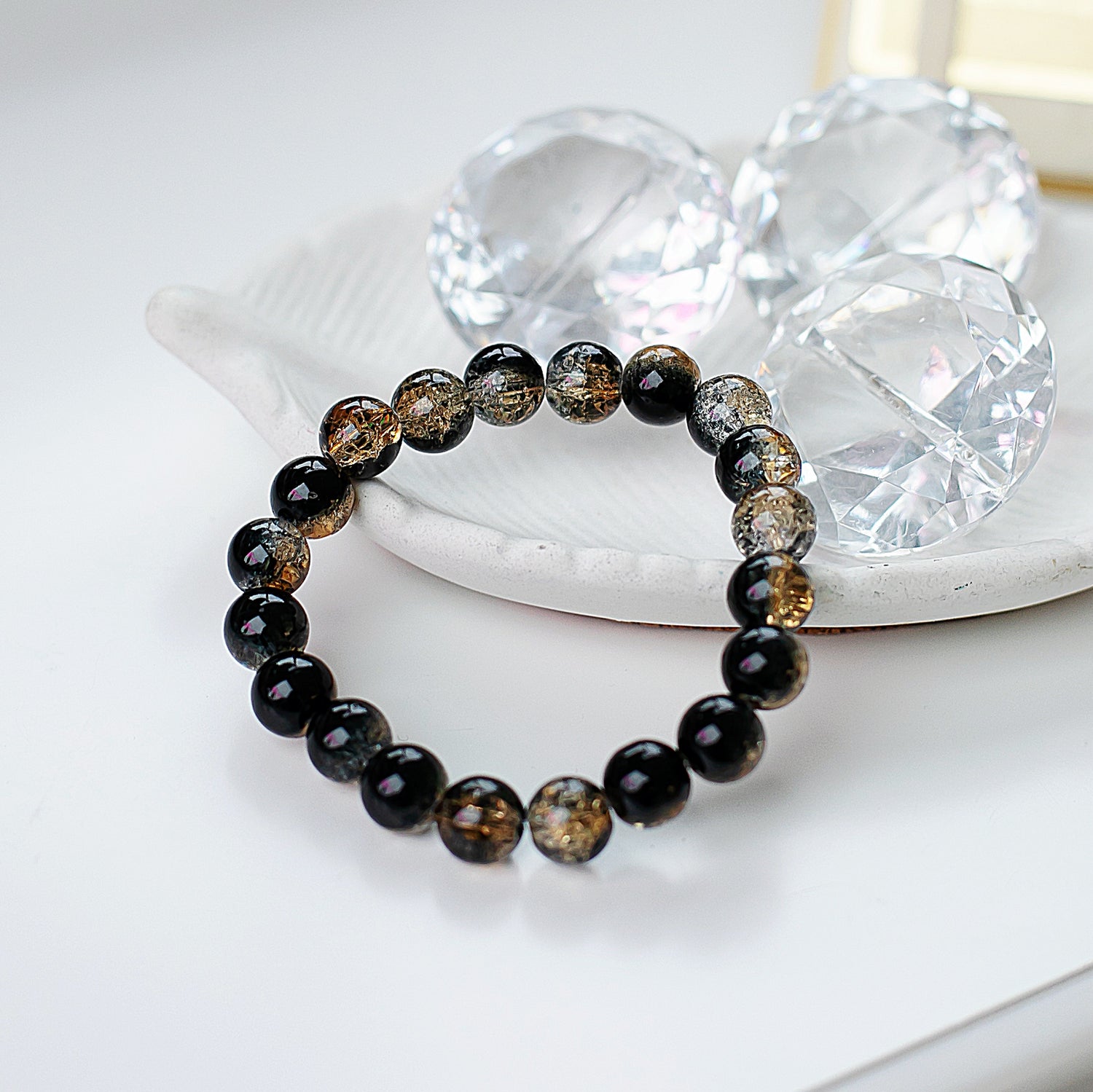 Tokassprādze "Stikla dziļums" melna zelta