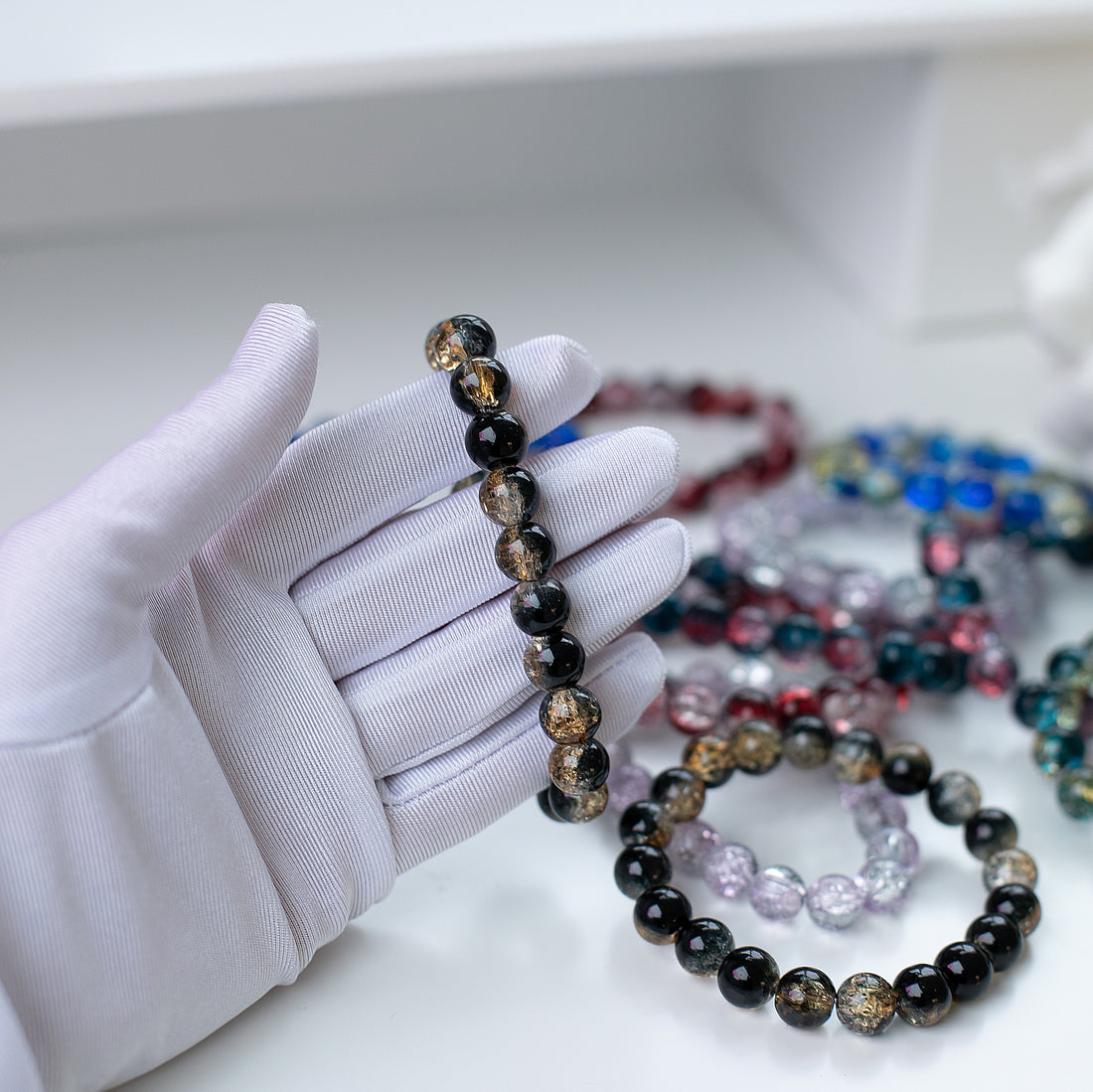 Tokassprādze "Stikla dziļums" melna zelta