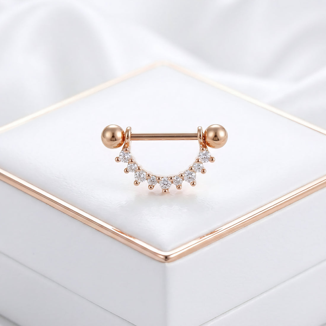 Pīrsings krūtsgalam "Kristālu pusloks"