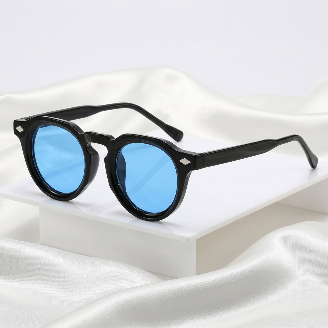 Saulesbrilles Zilais gaišums