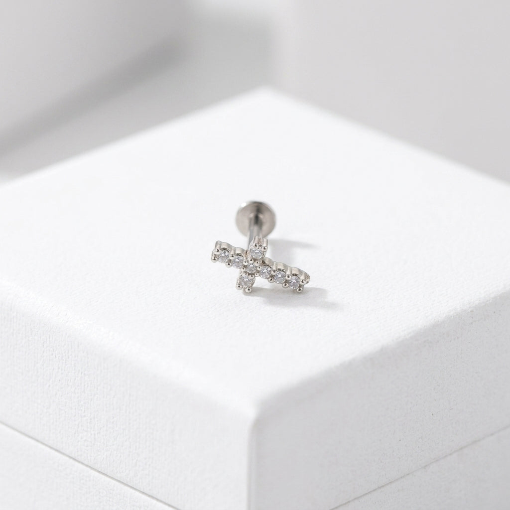 Pīrsings "Mazais kristāla krustiņš"