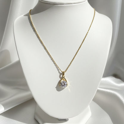 Kaklarota "Zeltītā pilienā"