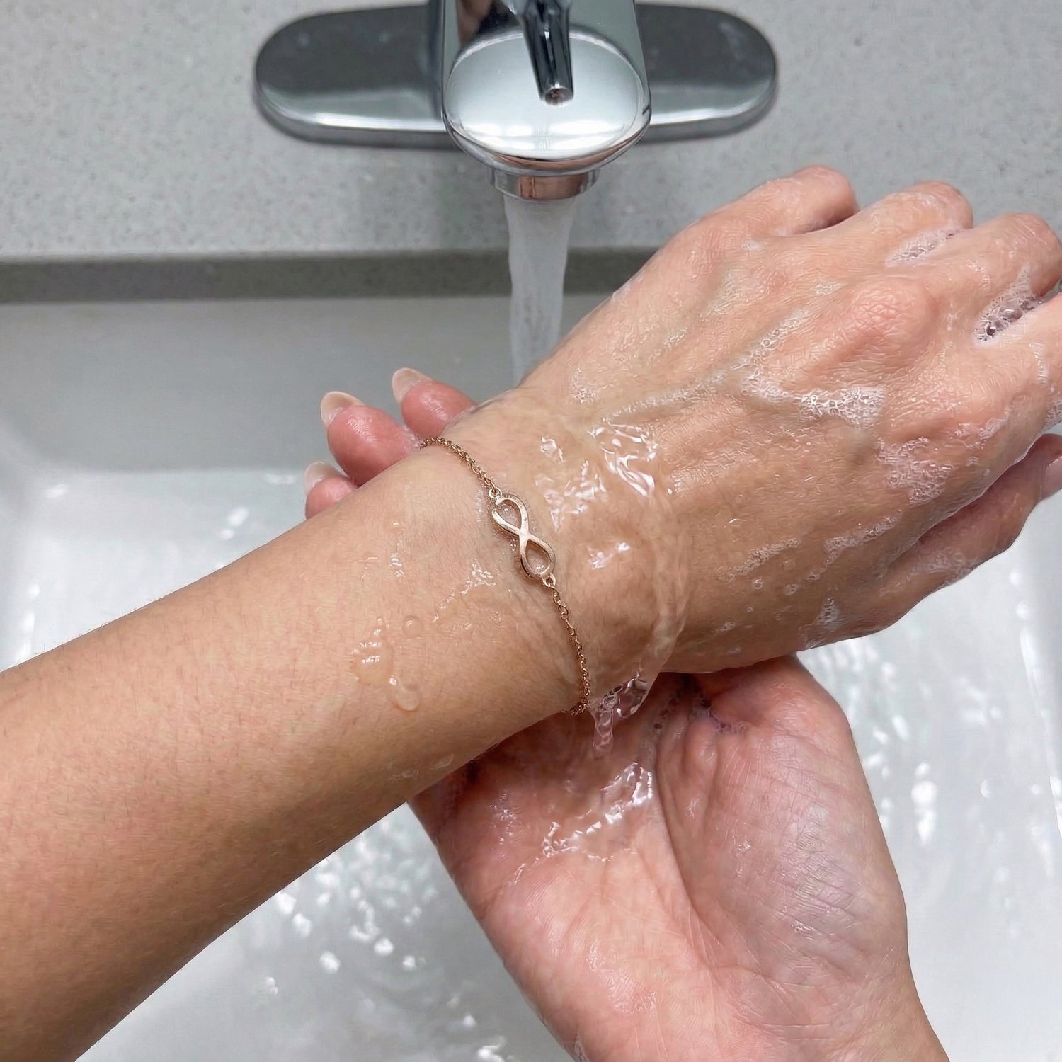 Rokassprādze "Zelta bezgalība"