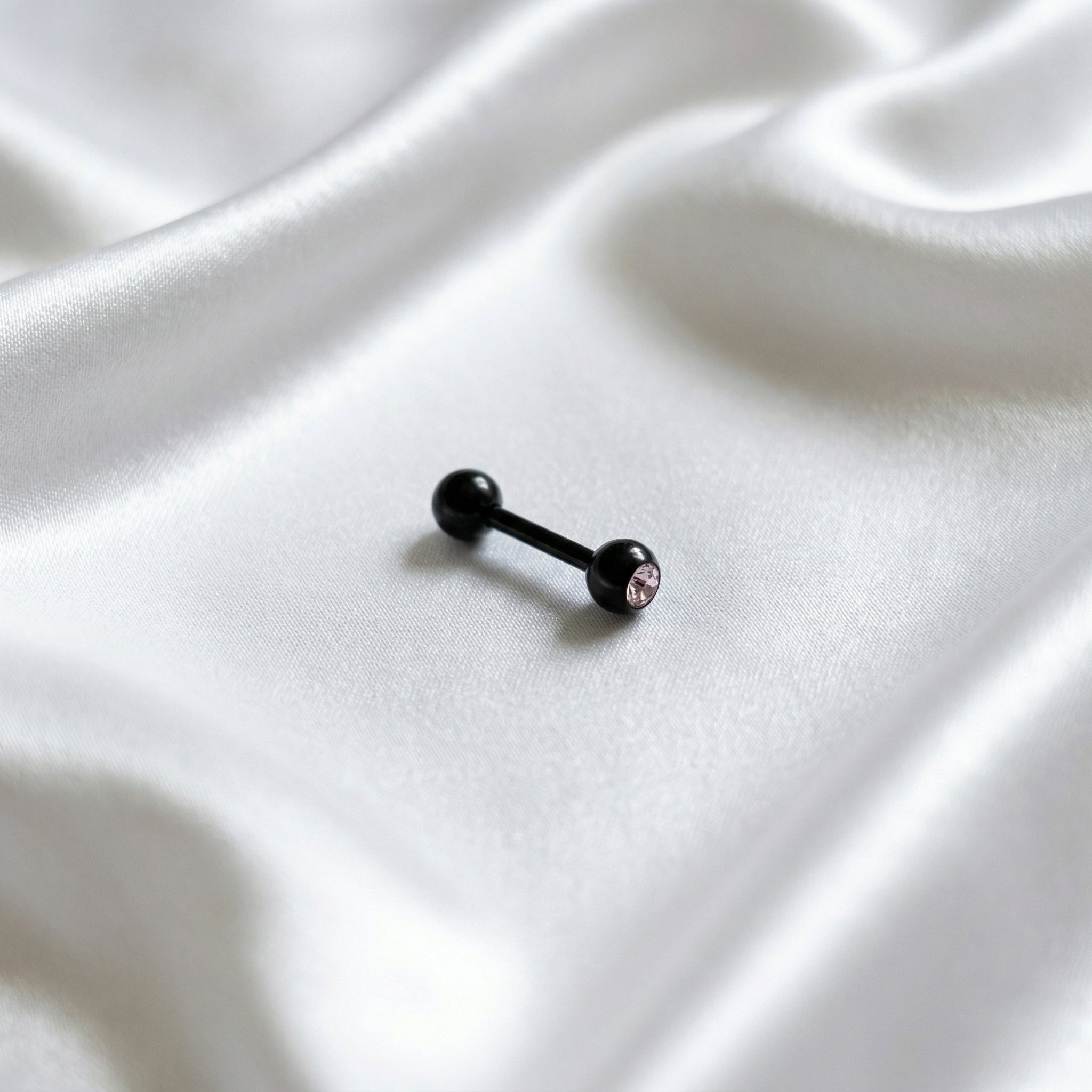 Pīrsings "Melnā klasika"