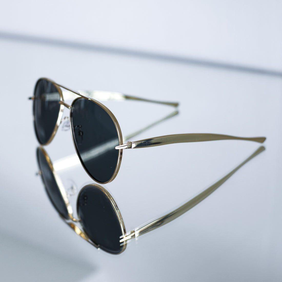Saulesbrilles Lidojums W