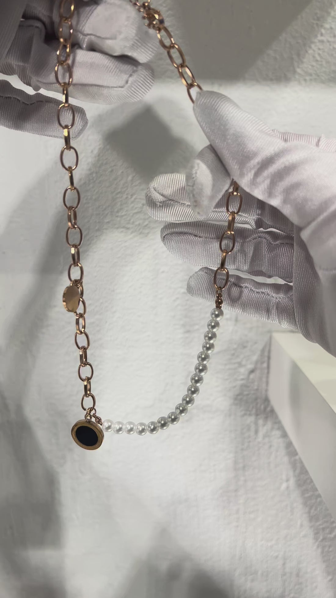 Kaklarota Melnā Elegance un pērles