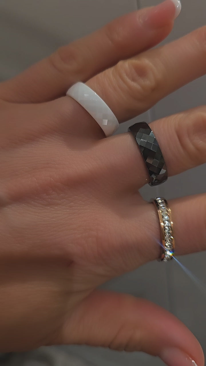 Gredzens "Keramika" black