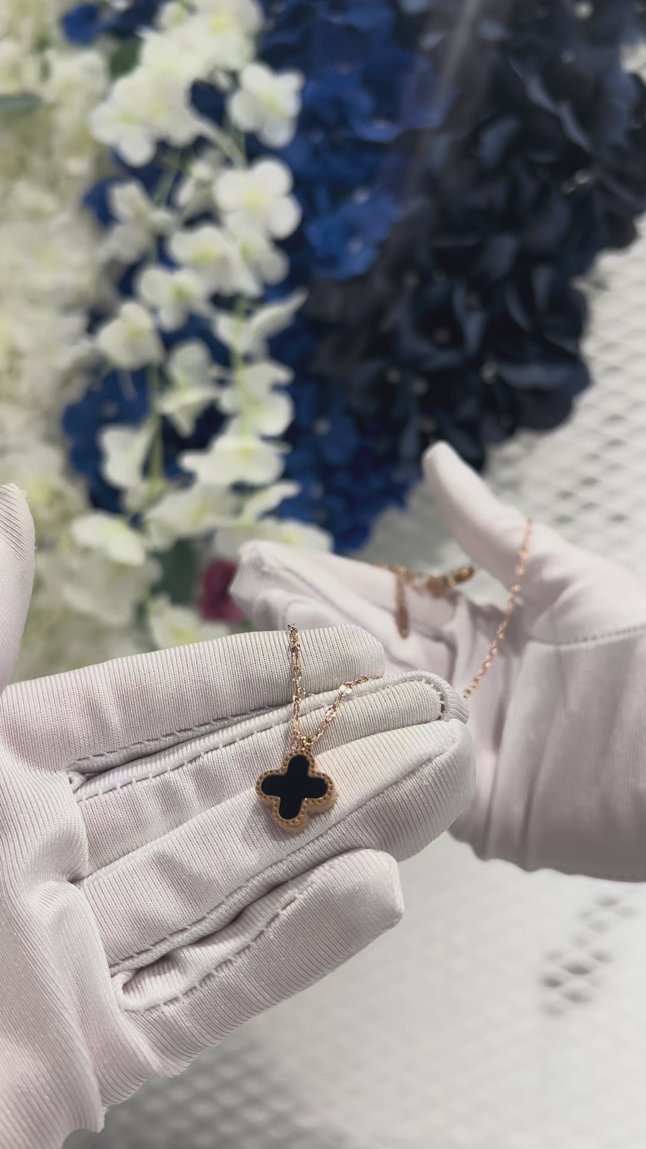 Kaklarota "Black shiny clover rose"