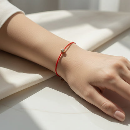 Rokassprādze "Sarkanais diegs un kristāls"