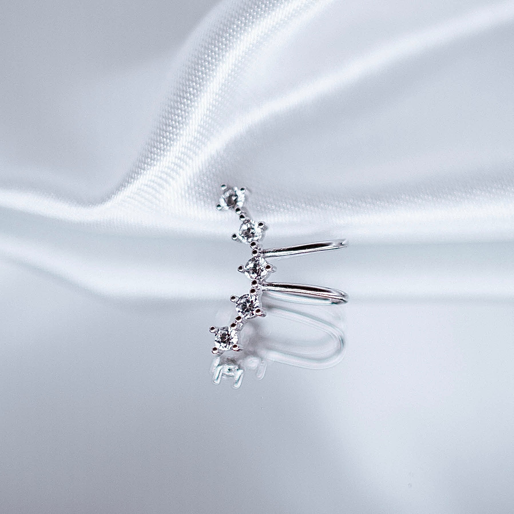 Pīrsings auss kafs/cuff &quot;5 bright crystals&quot;