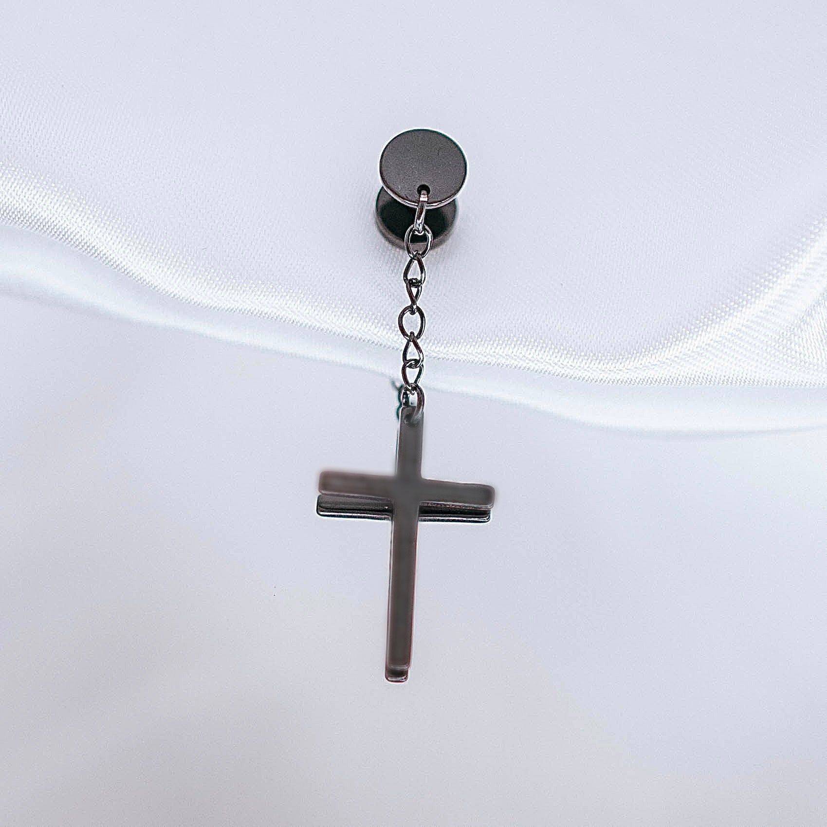 Pīrsings &quot;Black Cross&quot;
